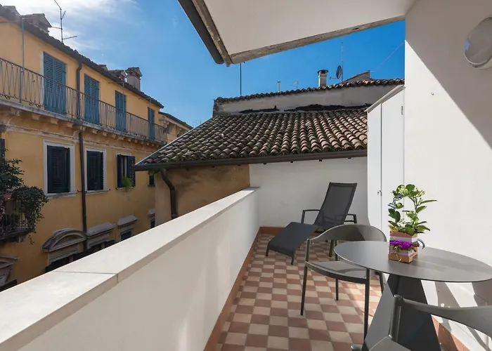 A World Aparts - 12 Viviani Appartement
