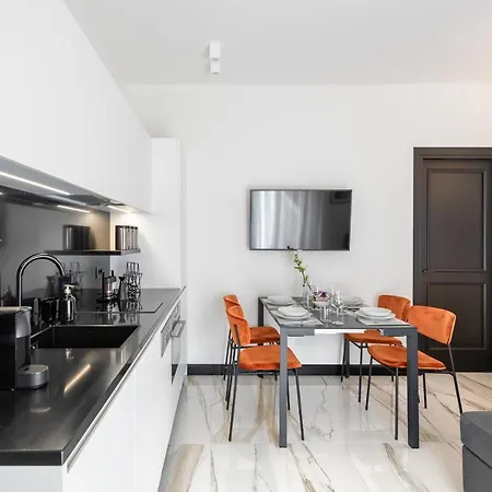 A World Aparts - 12 Viviani Verona